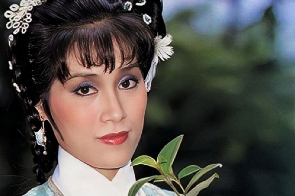 穆念慈,红衣女子,幼年遇杨铁心成义女,养成家国情怀