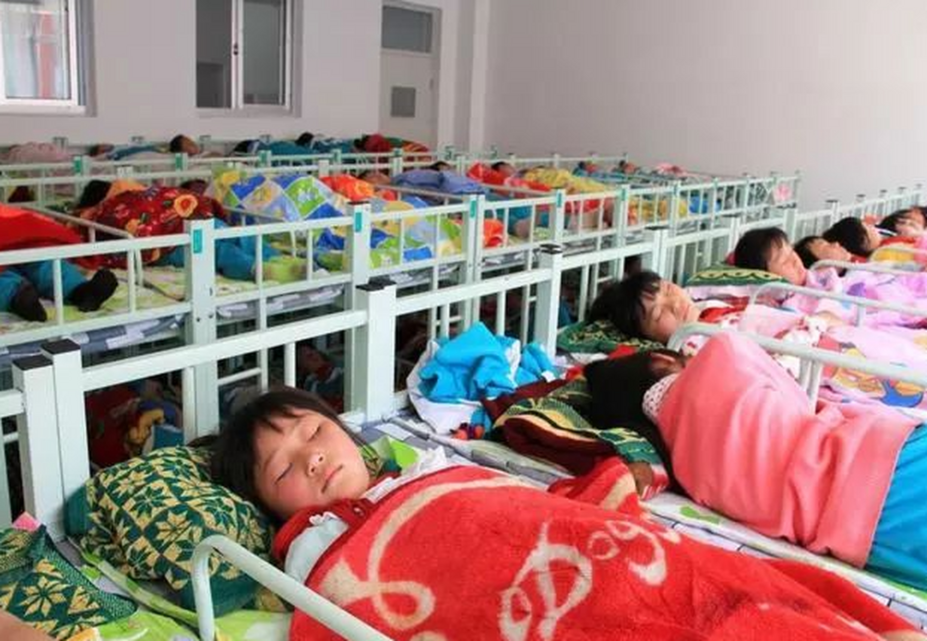 [原文:母亲强迫儿子午睡2年,却.