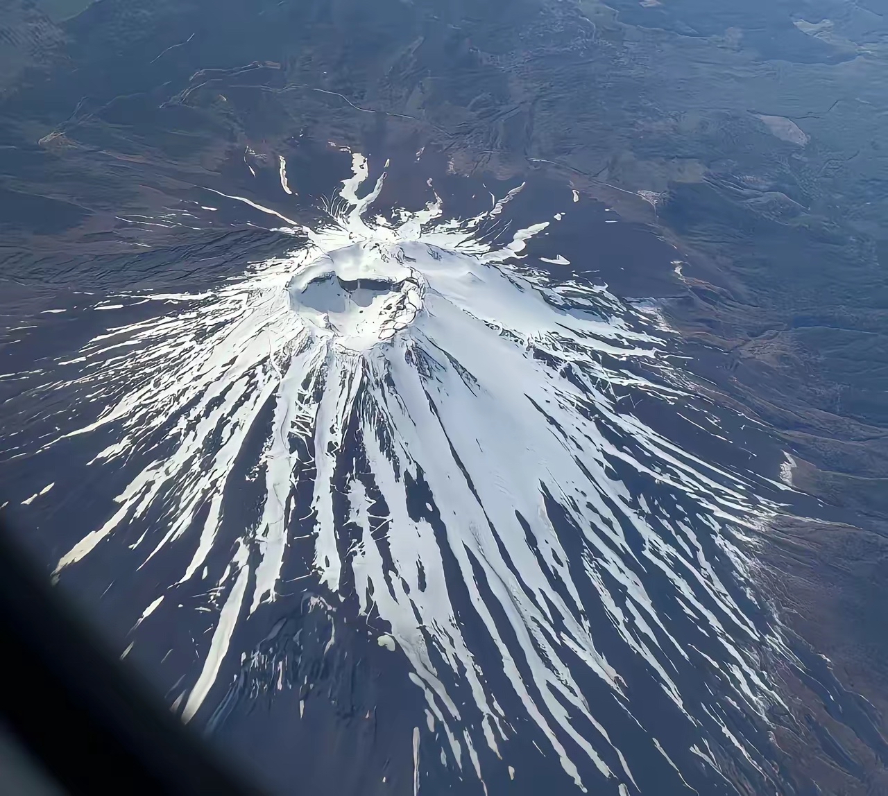 可看了网友拍摄的富士山俯瞰图,真是有点尴尬呀!
