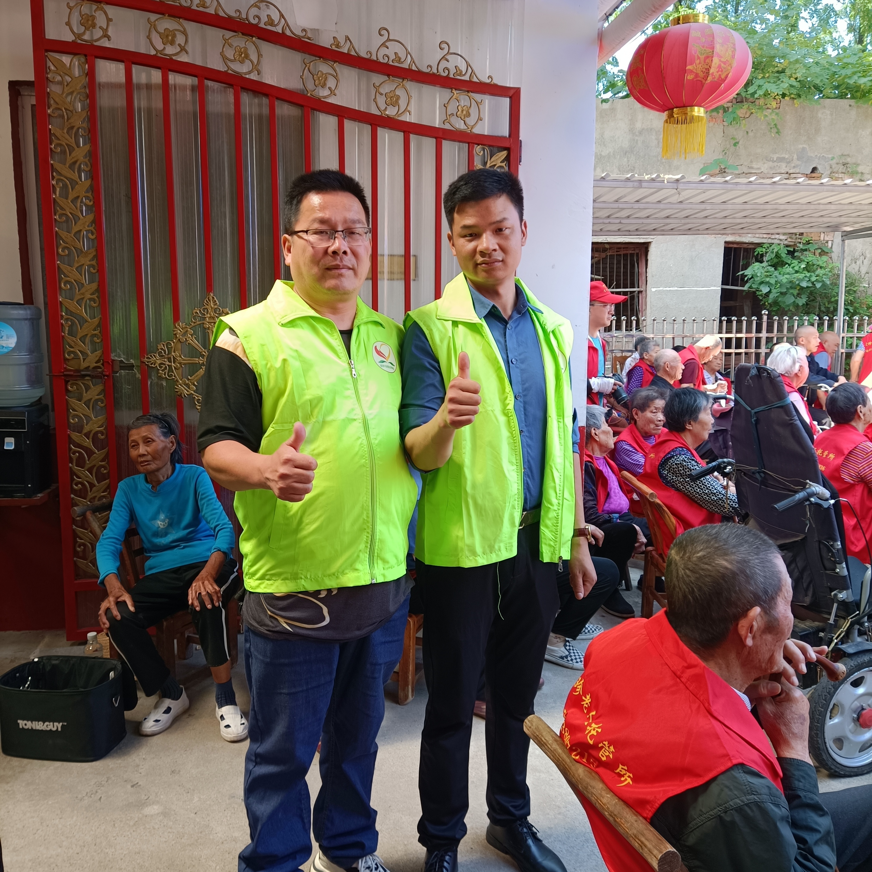 监利市志愿者赴朱河镇养老院开展送爱心活动
