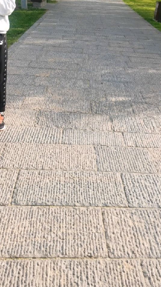 西海子公园石头路