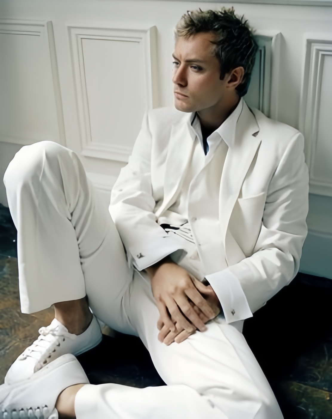 年轻时身穿白西装的裘德·洛,是不是很多人的"白月光"呢[三哈][三哈]