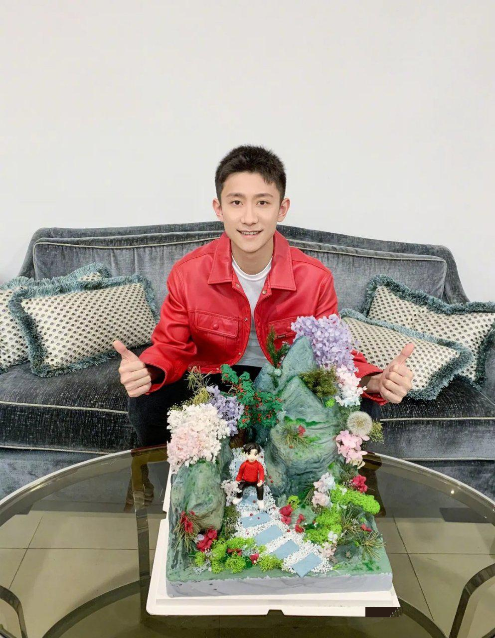 张一山又帅又痞!