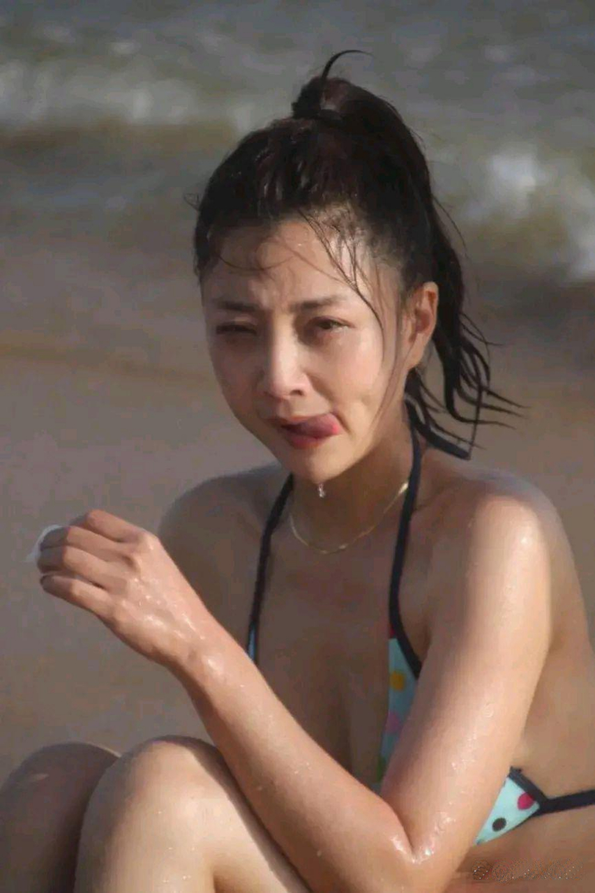 看殷桃的泳装图