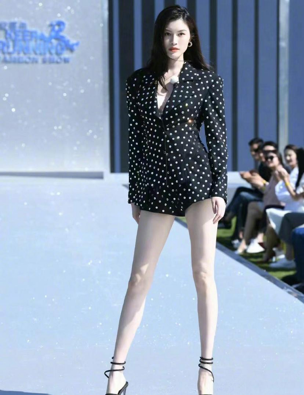 李小冉和何穗谁白