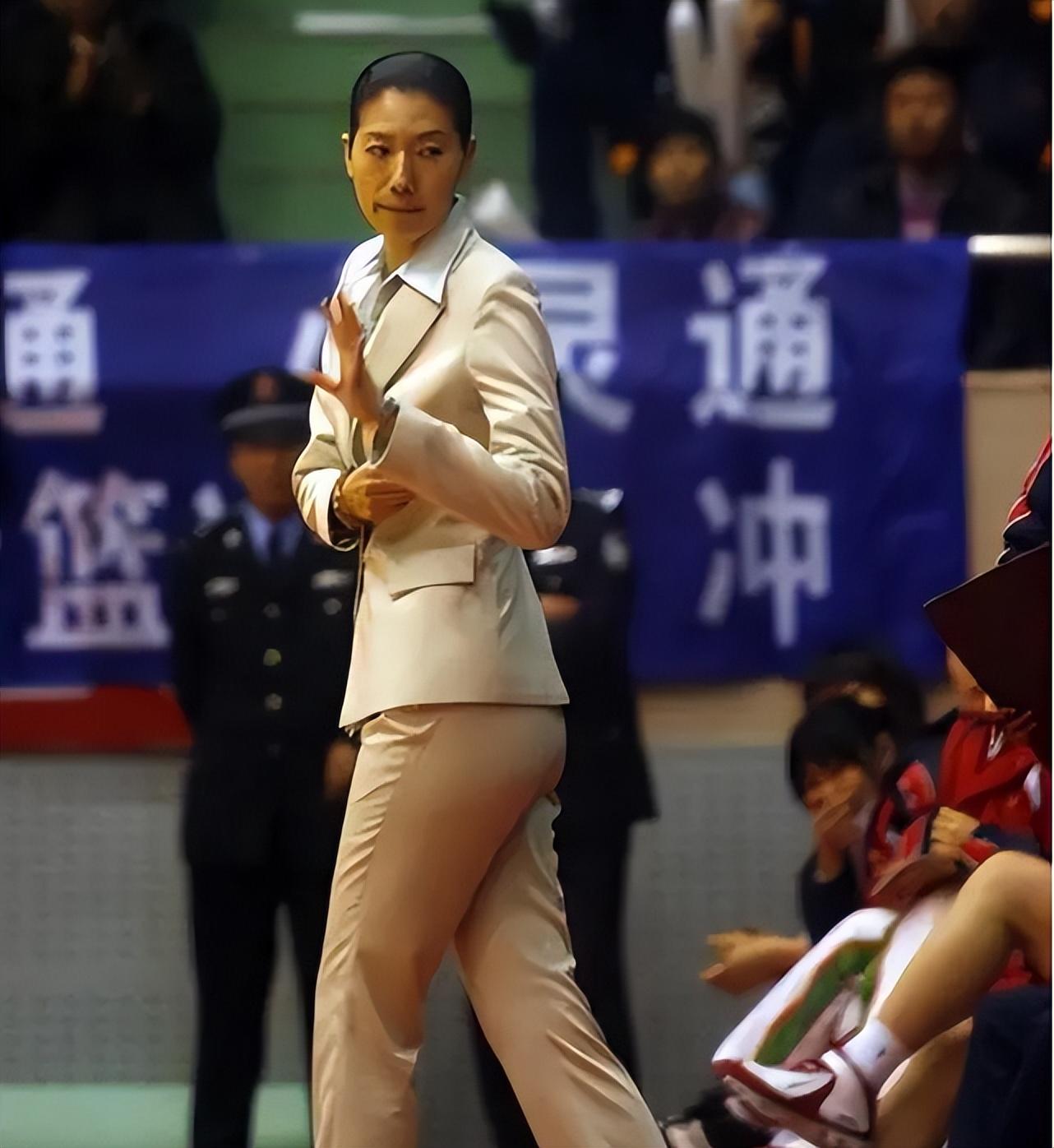 中国男篮付豪:6岁丧父,跟着妈妈改嫁cba裁判,继父的爱像是太阳