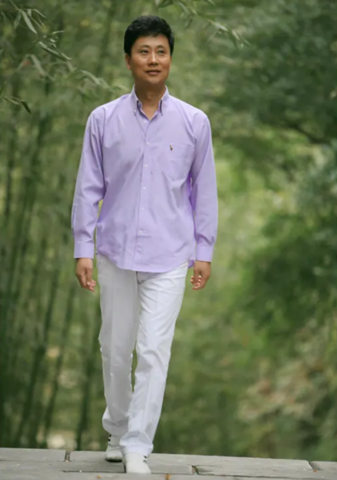 回顾耿为华:被女粉丝倒追结婚15年遭抛弃,离婚时和女儿抱头痛哭