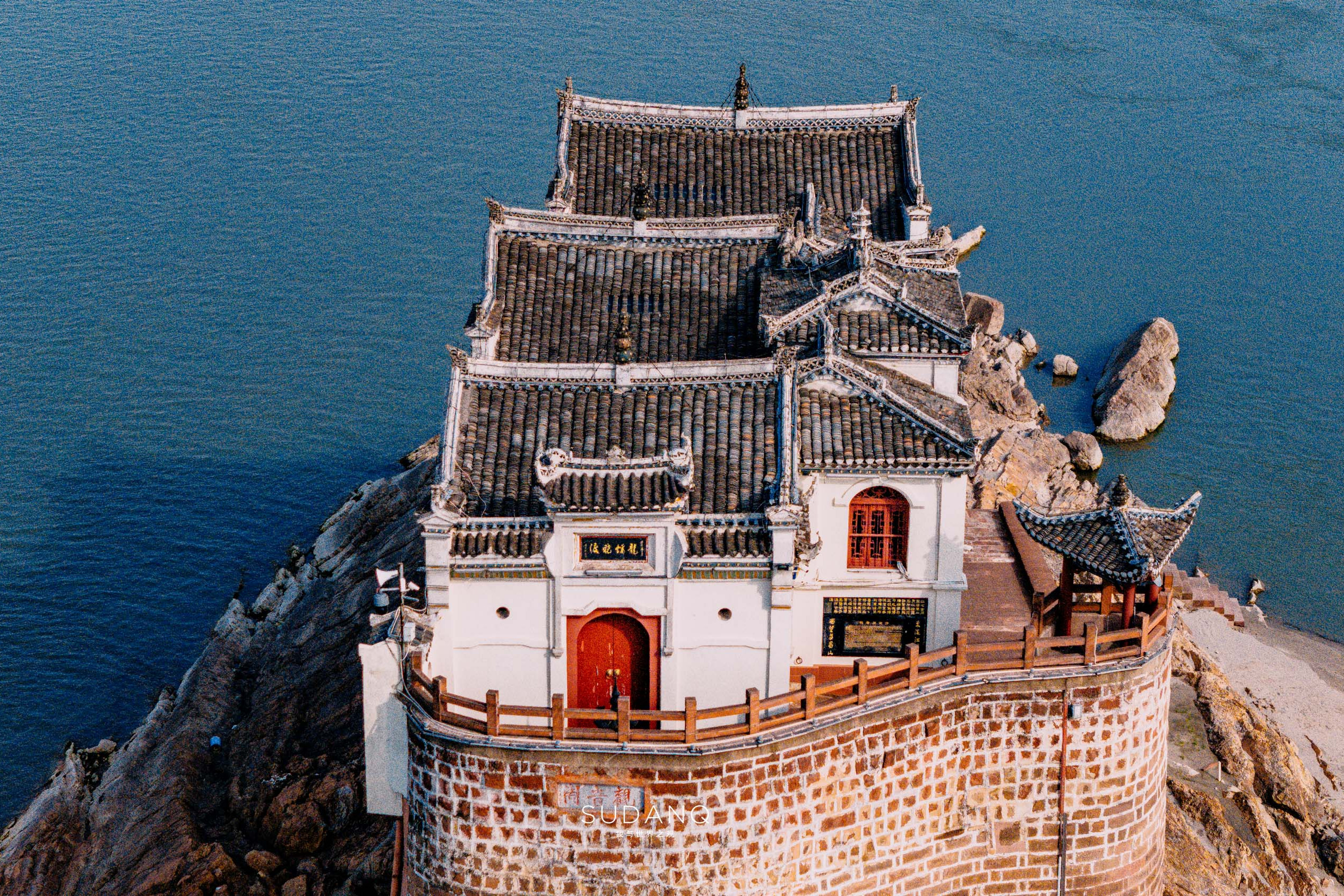 观音阁历经多次修缮,虽不开放但气势恢弘,被赞为最坚强的古建筑