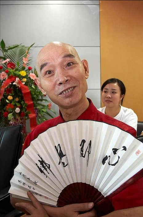 成都男神李伯清,第二任妻子年轻漂亮,知性优雅