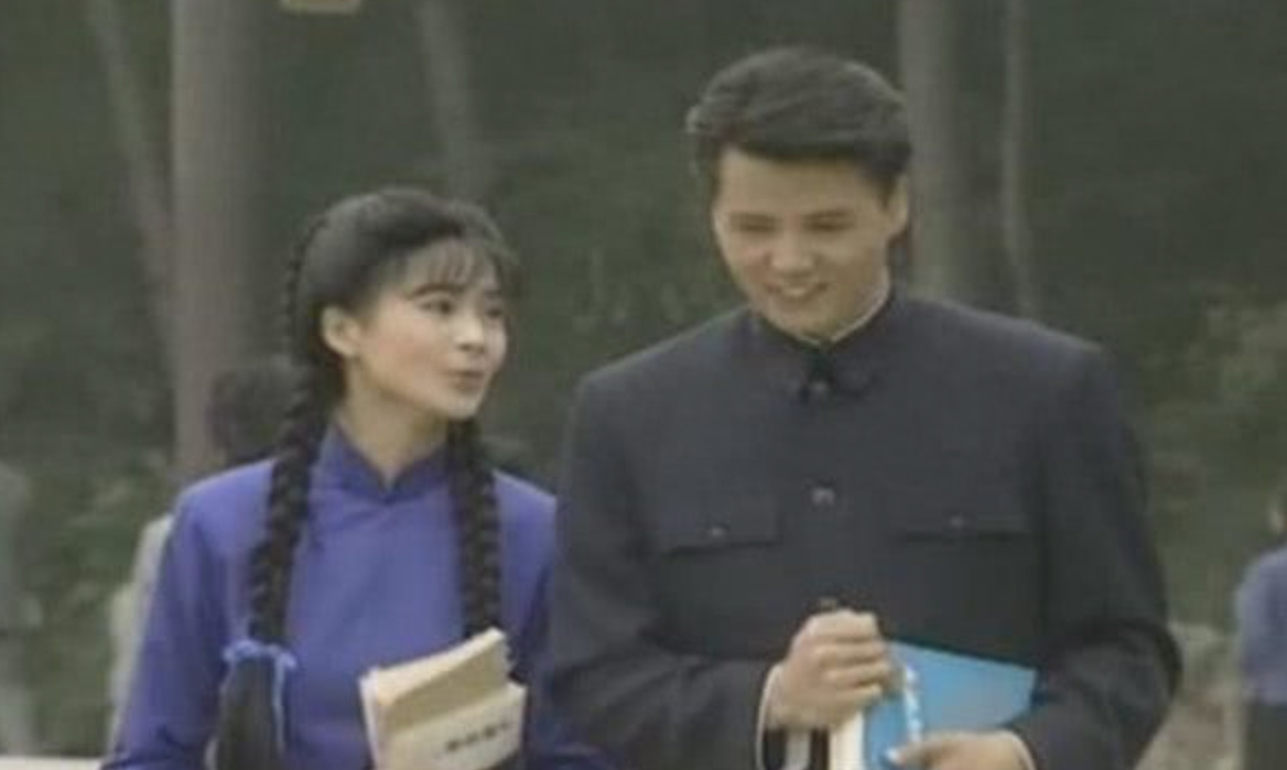 回顾"婉君"俞小凡:与丈夫恋爱10年,生一双儿女,如今怎样了?