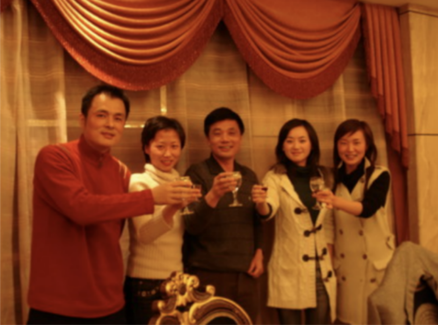 第二天,12月16号,魏笑和她的男友祁骥去了当地的民政局,两人幸福的