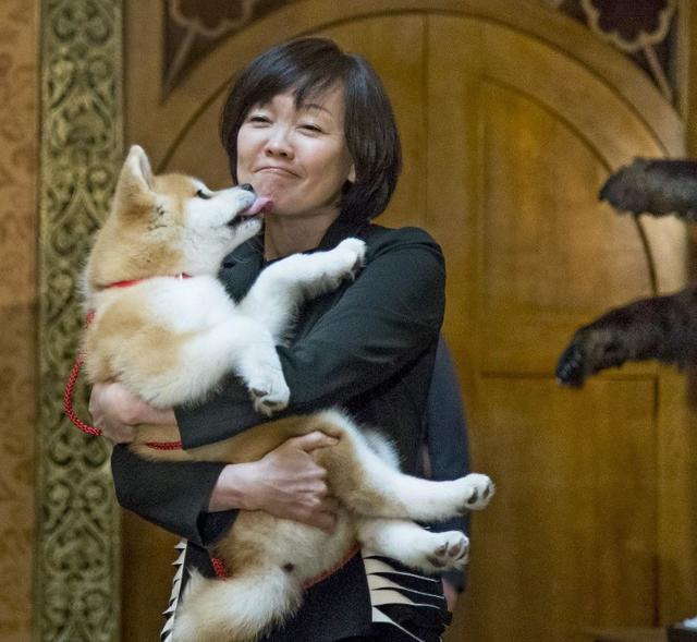 后来,松崎昭惠被父母送进日本知名的教会女子学校圣心学院,院校主要是