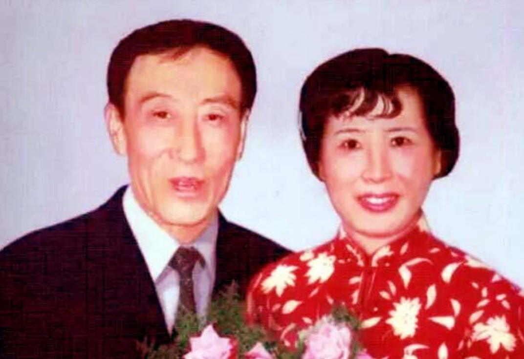 回顾梁音:74岁丧偶,女儿撮合他再婚,89岁病逝,遗孀的坚持泪目