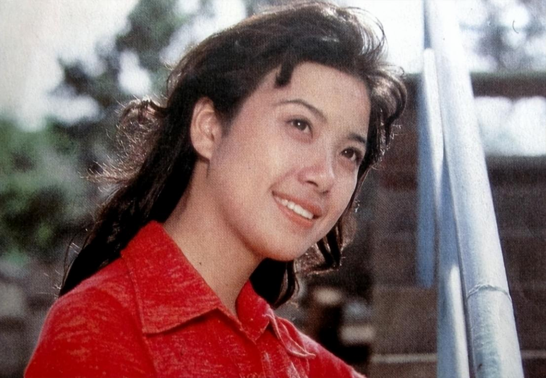 回顾吴玉华:不愿丁克与前夫汪俊离婚,改嫁画家连生两胎,现如何