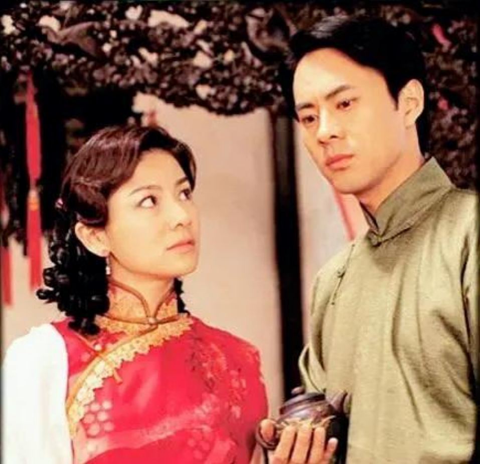 和与他一起在上戏学习的聂远,郝蕾等同学相比,其他人都早早火了起来