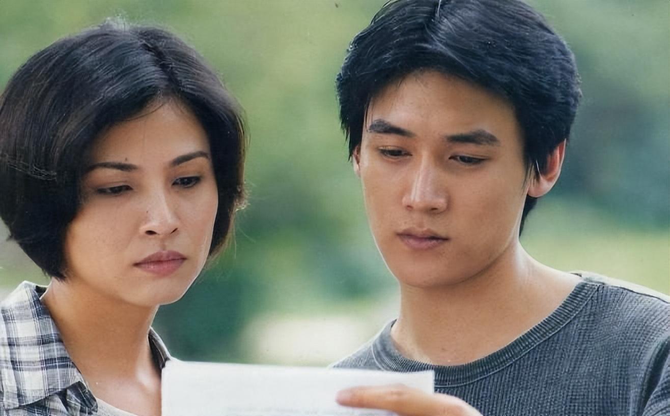 48岁的陈坤长相年轻,脸变像陆毅,比他年轻的时候还年轻