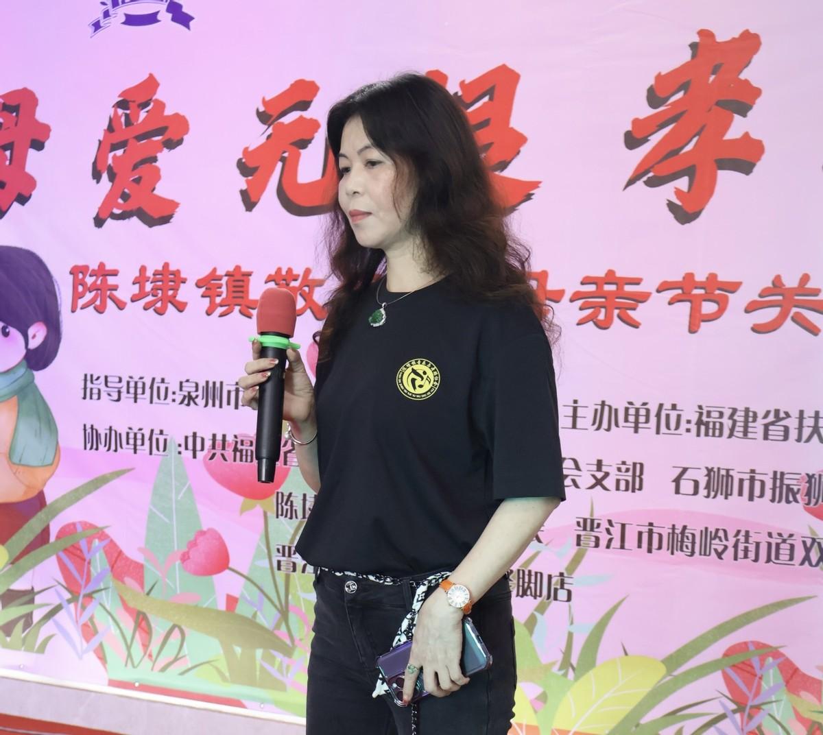 李小玉演唱歌曲,她用自己的音乐传递正能量,鼓舞人心,赢得了无数人的