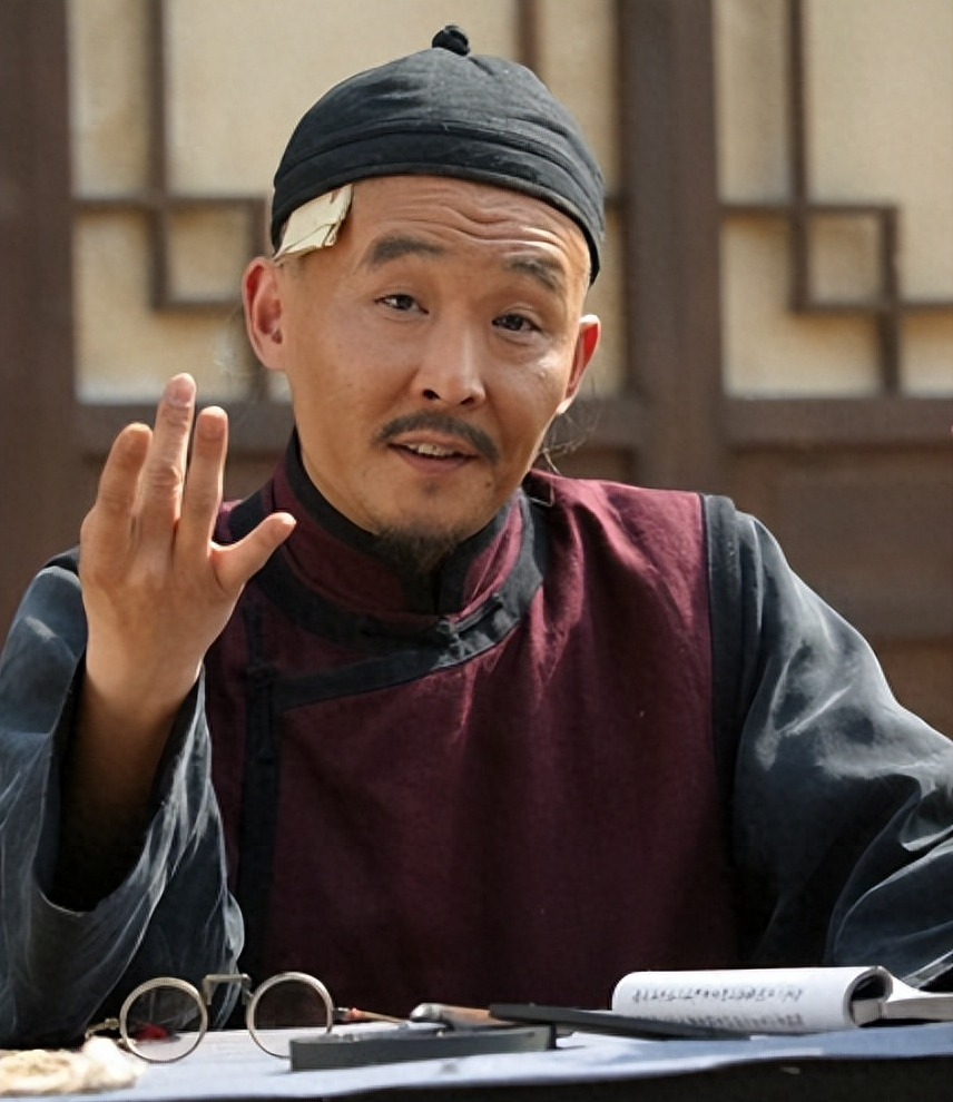 回顾钱波:曾和妻子分居16年,无儿无女,如今将狗狗当成孩子去养