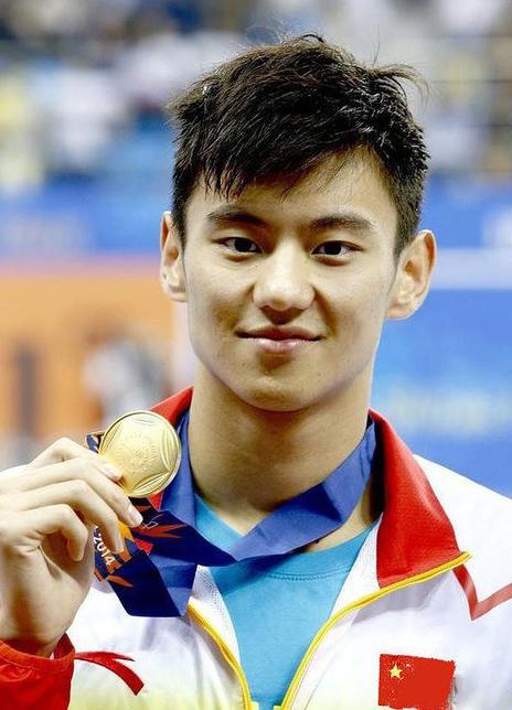 回顾:六位体坛高颜值帅哥,场上挥洒阳刚之美,场下尽显风姿飒爽