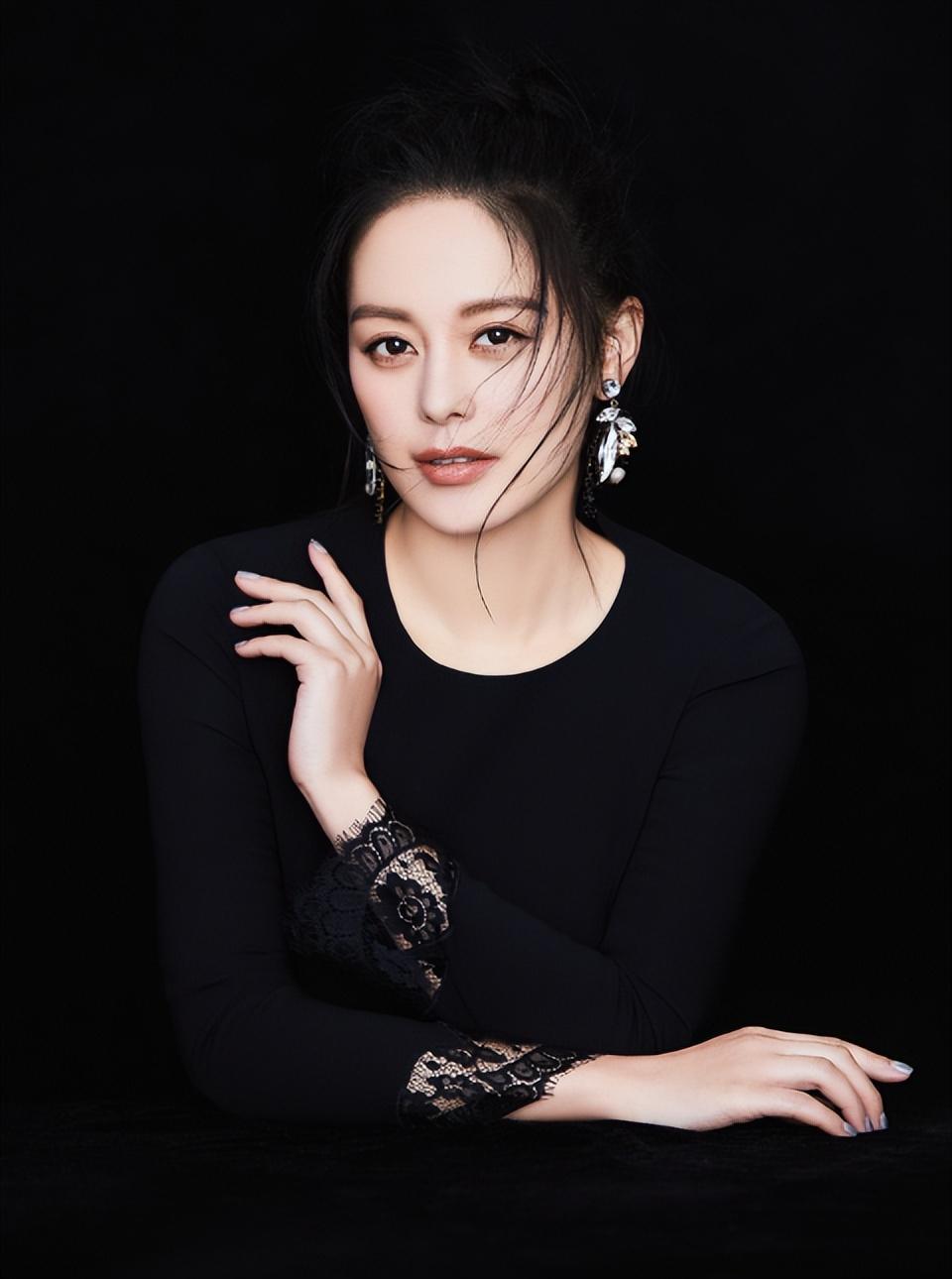 回顾王力可:撞脸宁静阿娇被称"央视亲闺女",演40次女主仍不火