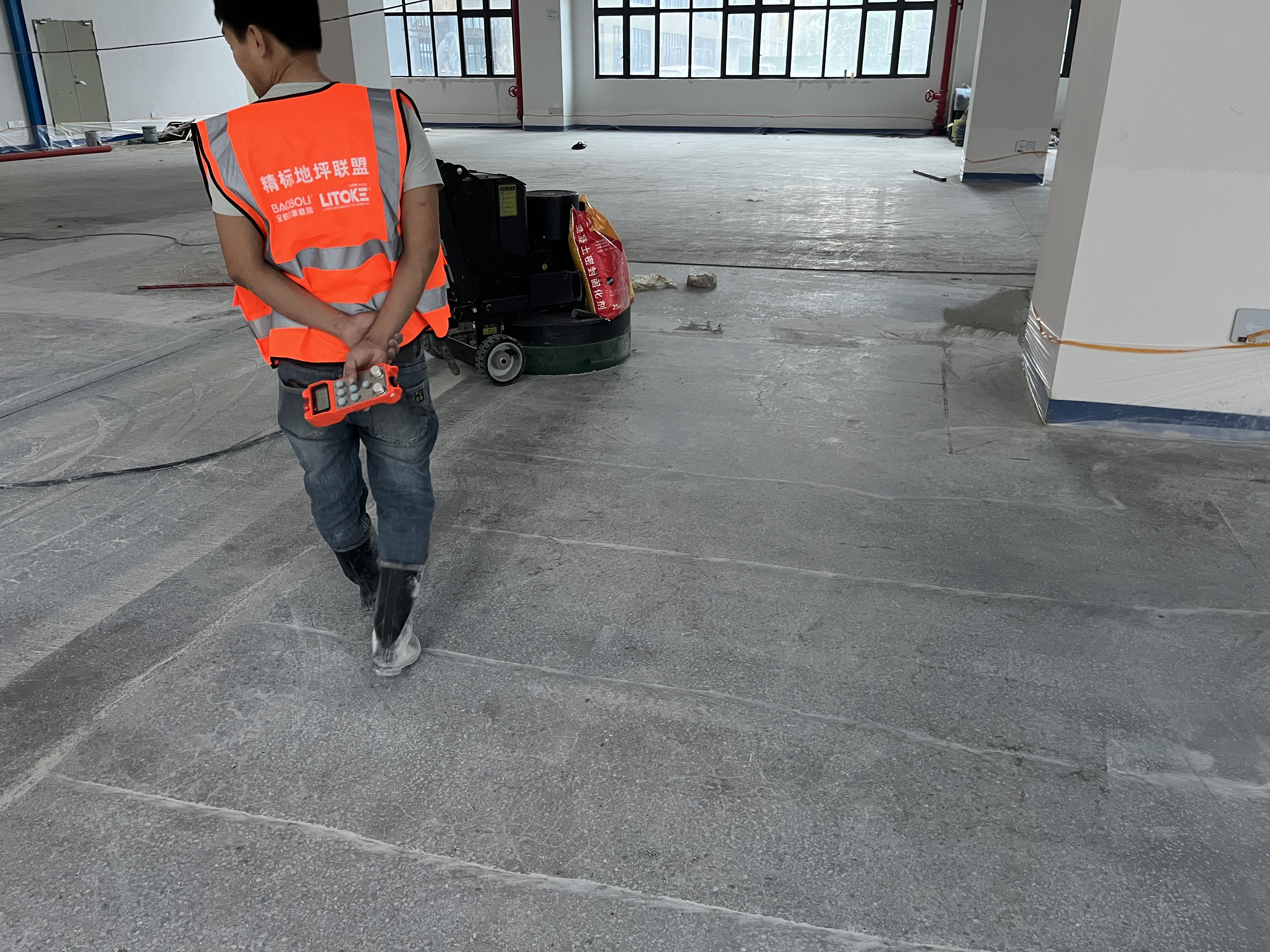 旧水泥地面怎么翻新处理