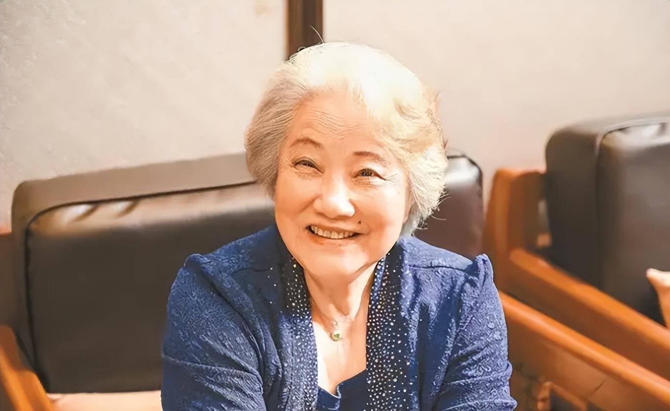 60岁退休定居美国,78岁回国住养老院,却被称为"人民艺术家"