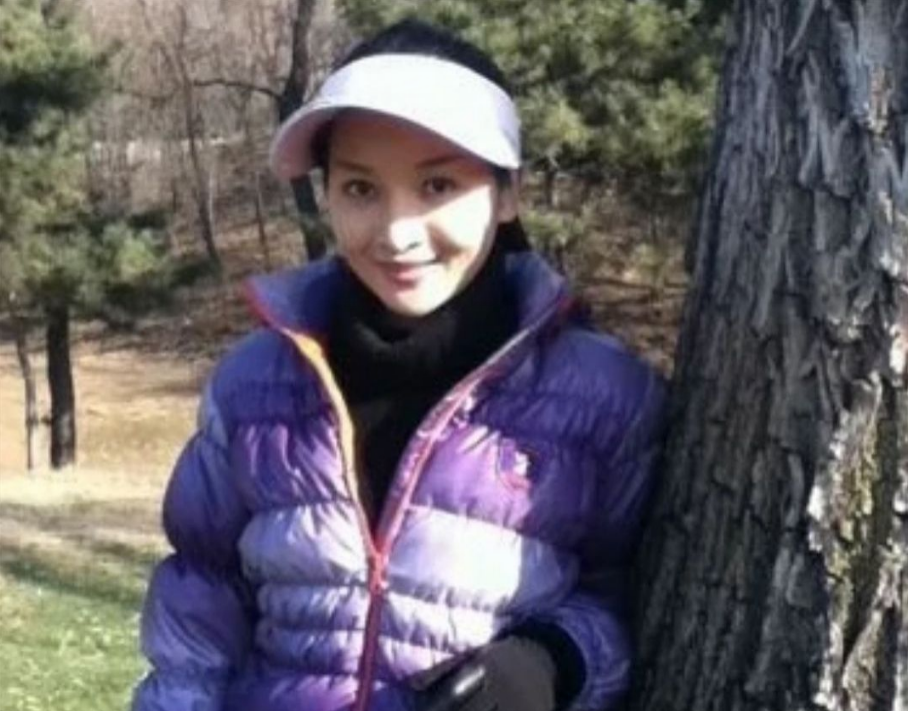 回顾王奎荣:68岁娶小37岁饶芯语,71岁老来得女,如今怎么样了?