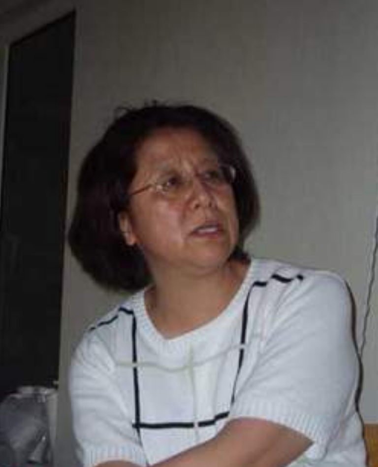 回顾导演娄乃鸣:嫁小7岁丈夫,患乳腺癌乳房遭切除,今怎么样了