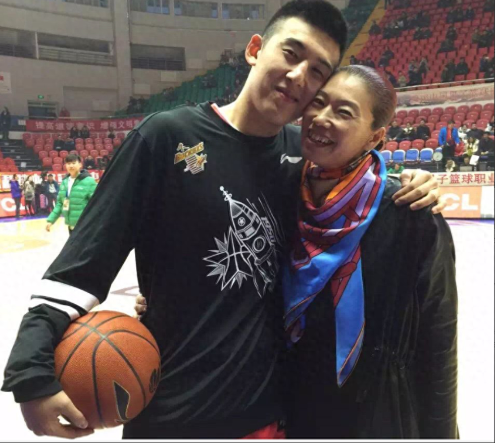 过奥运银牌,我打球不能让她丢人""我妈特严厉,管得特别多,但关于篮球
