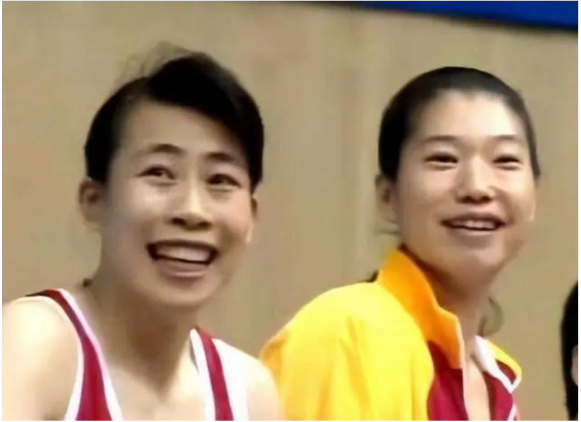 我妈特严厉,管得特别多,但关于篮球,听我妈的准没错"现任上海女篮主帅