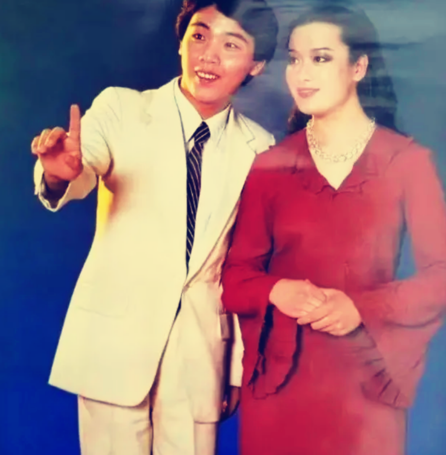 尽管相比当时红极一时的王洁实和谢莉斯这对二重唱搭档来说,索宝莉和