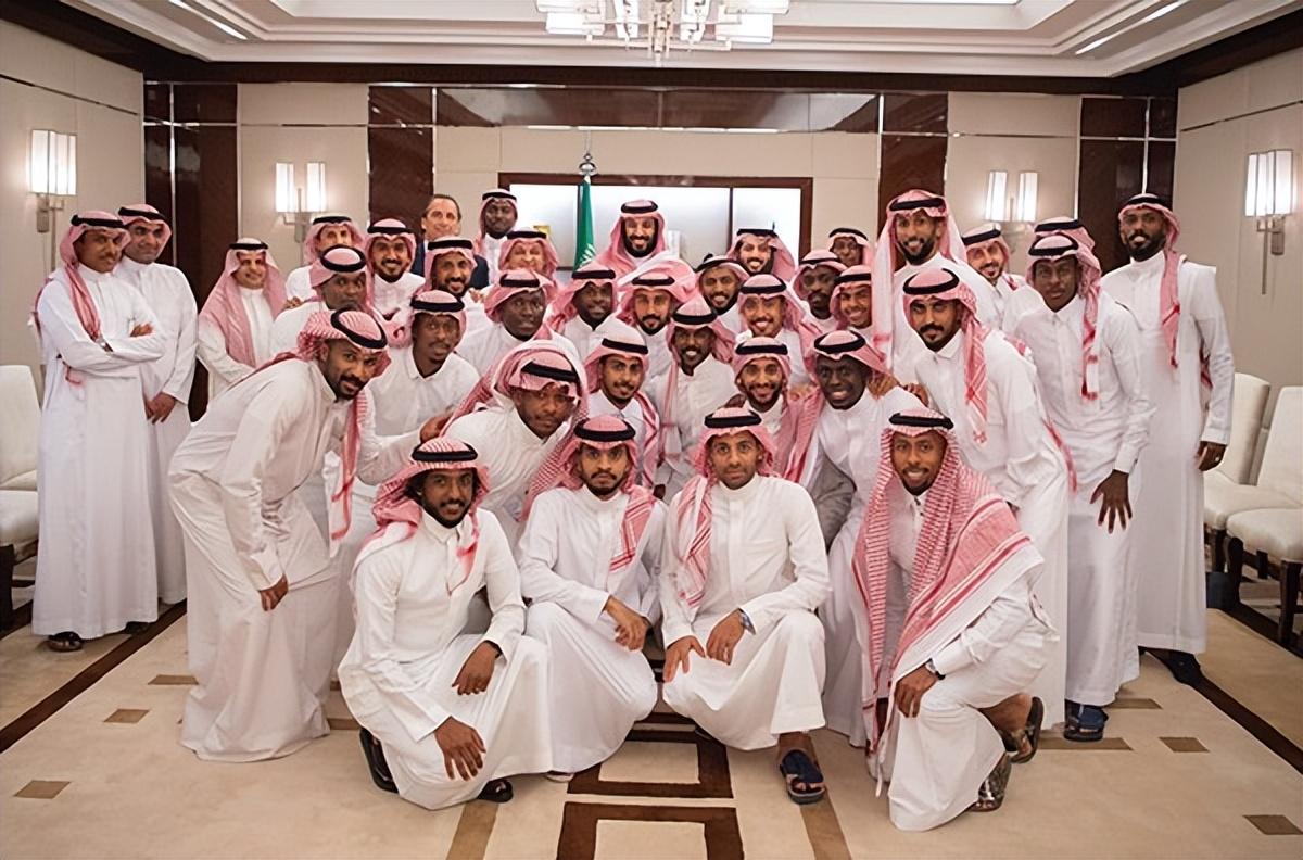 迪拜王子拉希德:33岁纵欲过度猝死,留下一堆金钱与女人!