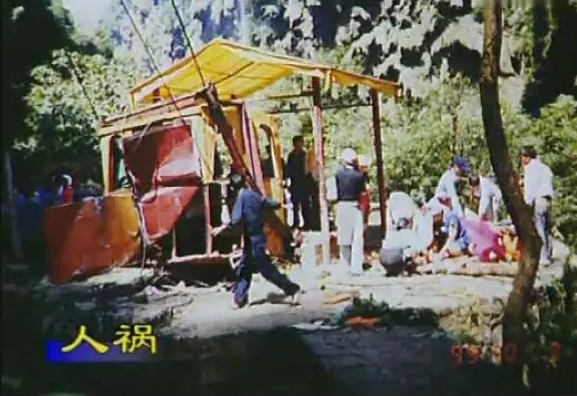 99年贵州缆车事故,韩红收养失去双亲的2岁男孩,后来他怎样了?