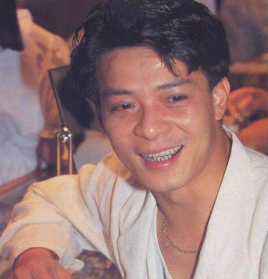 回顾黄日华:妻子去世后他发誓终身不娶,2年过去,他做到了吗?