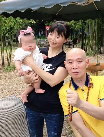 成都男神李伯清,第二任妻子年轻漂亮,知性优雅