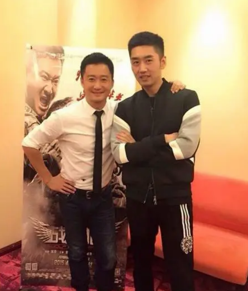 回顾何达:23岁出道28岁走红,娶圈外妻子生一子,一家三口乐融融