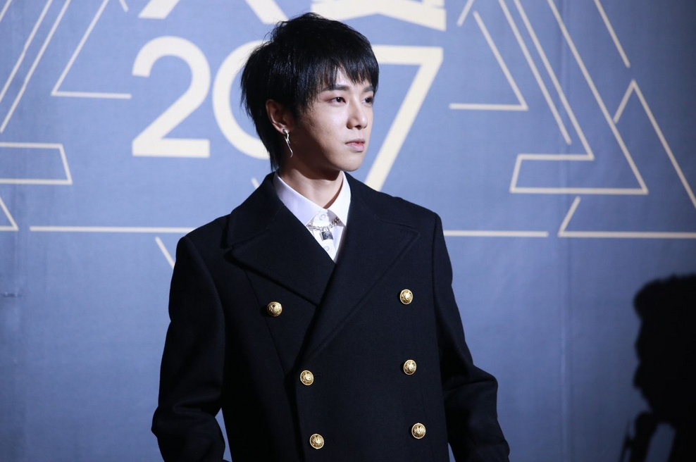 《年轮》等多首歌曲在娱乐圈里迅速爆火,而华晨宇则通过《天籁之声》