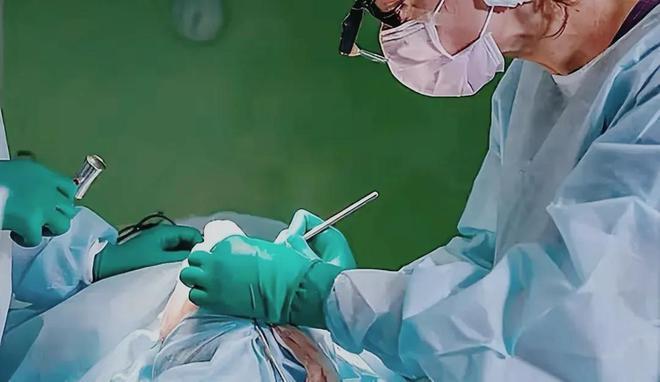 96年,四川出生29天女婴被老鼠咬掉鼻子,多年后与网恋帅小伙闪婚