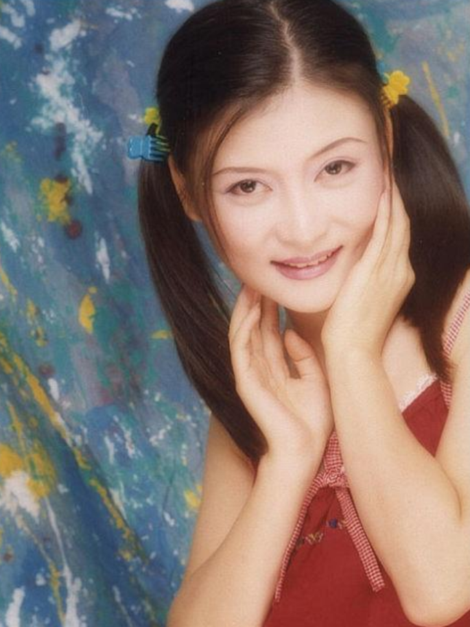 回顾朱晓琳:走红背后有艰辛,15岁爆红,21岁隐退,53岁仍未婚