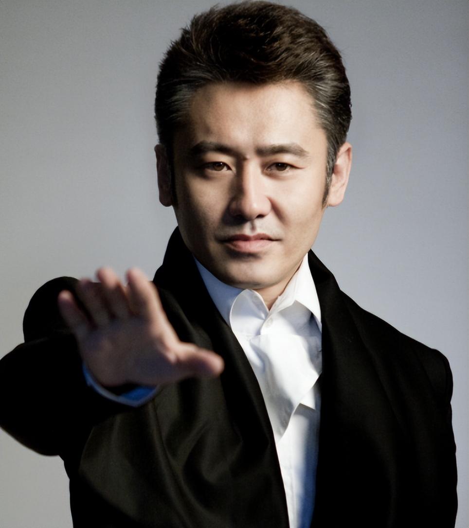 事实证明,54岁"风流花心"的吴秀波,已经走上了一条堕落之路