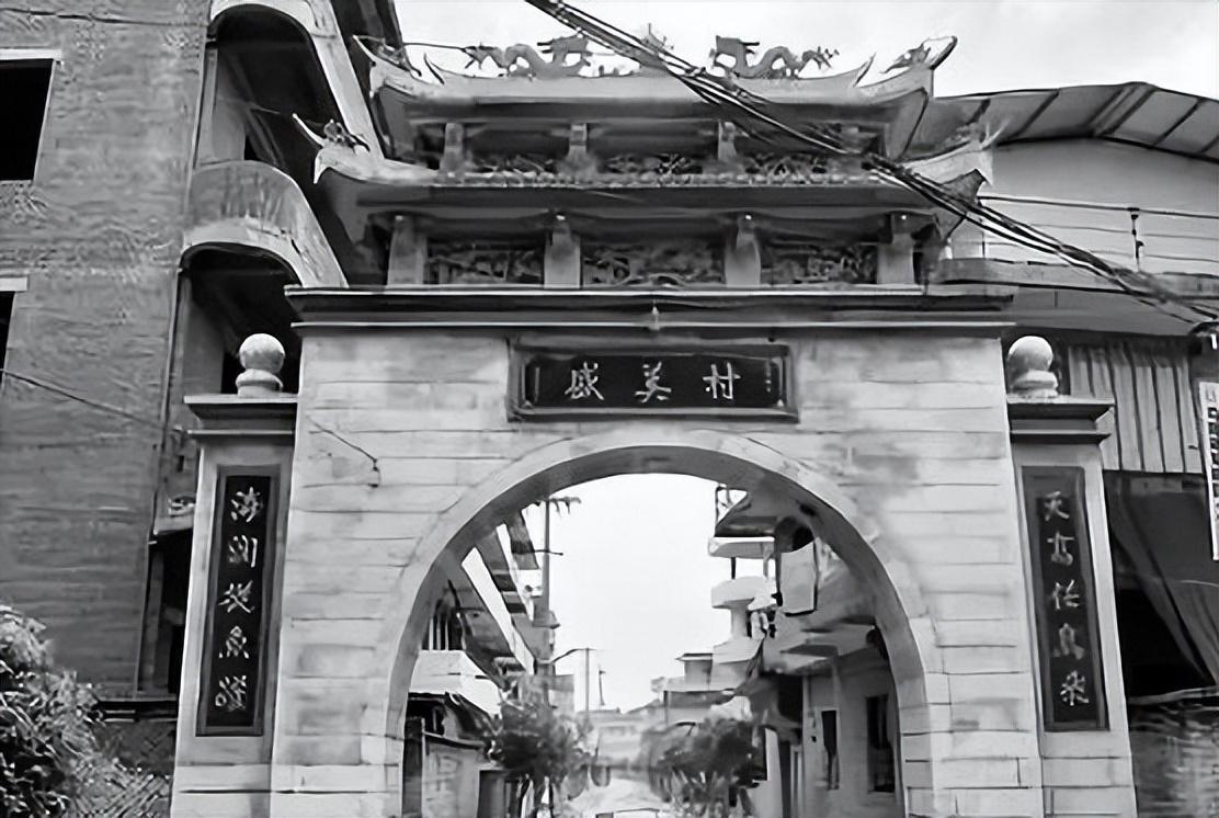 她是罪大恶极,不择手段的大"蛇头",但是对于从福建偷渡到纽约的华人
