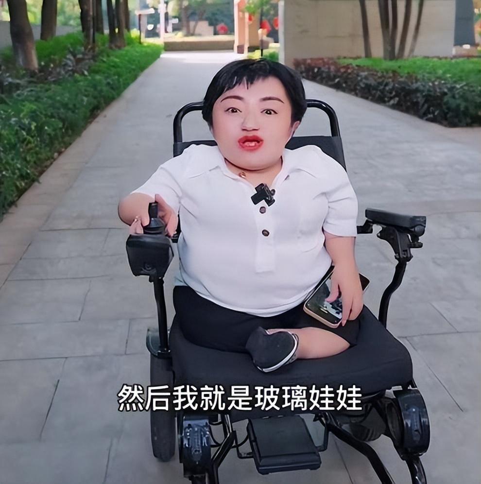 回顾河南90后女孩天生残疾,嫁1米8丈夫后遭抛弃,如今身价上亿