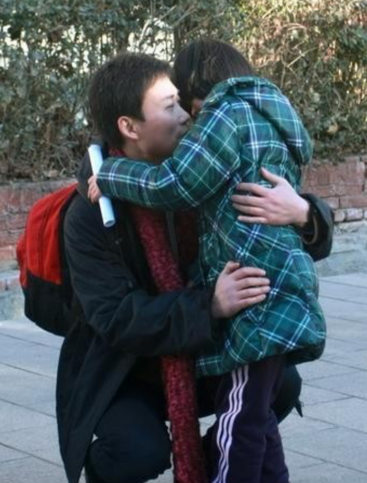 回顾耿为华:被女粉丝倒追结婚15年遭抛弃,离婚时和女儿抱头痛哭