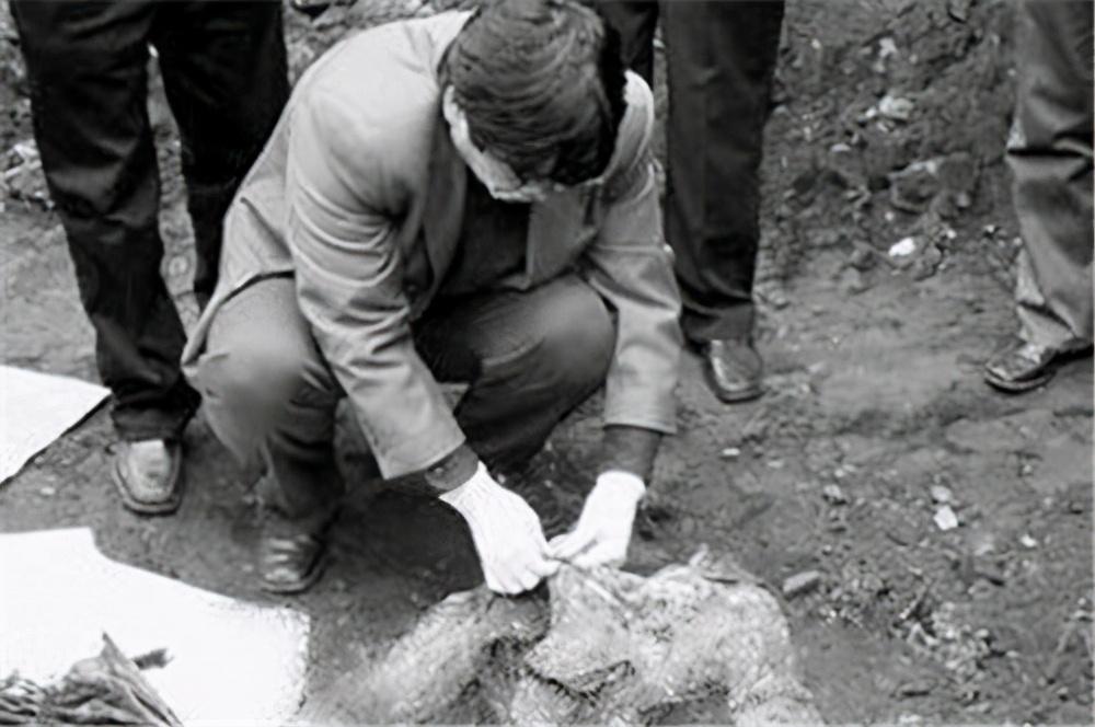 96年山东男子为独吞百万赃款,连杀5人藏尸家中,12年后抓获真凶