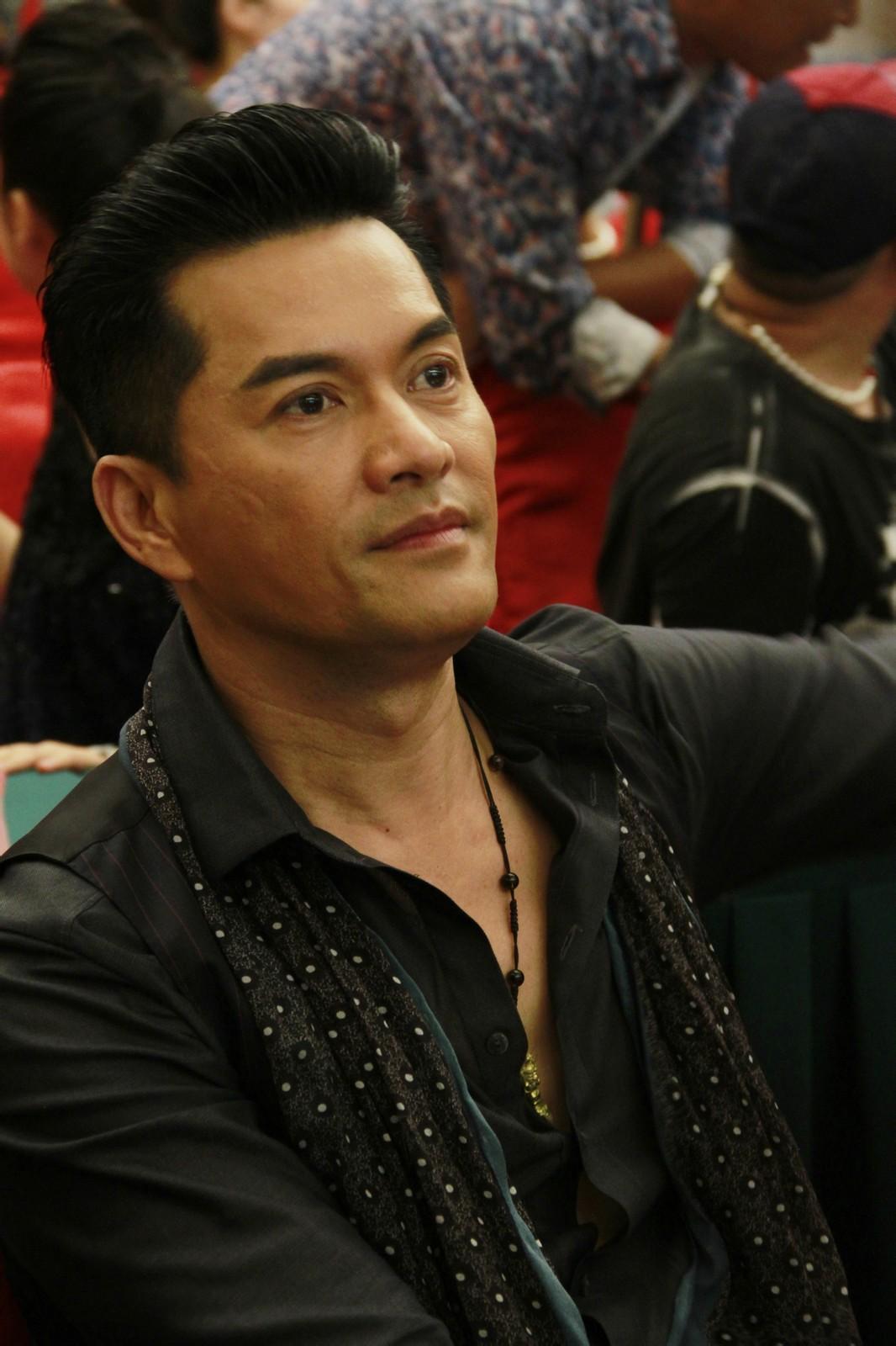 有人评价吕良伟,这快70岁还跟小伙子一样,真是羡慕.