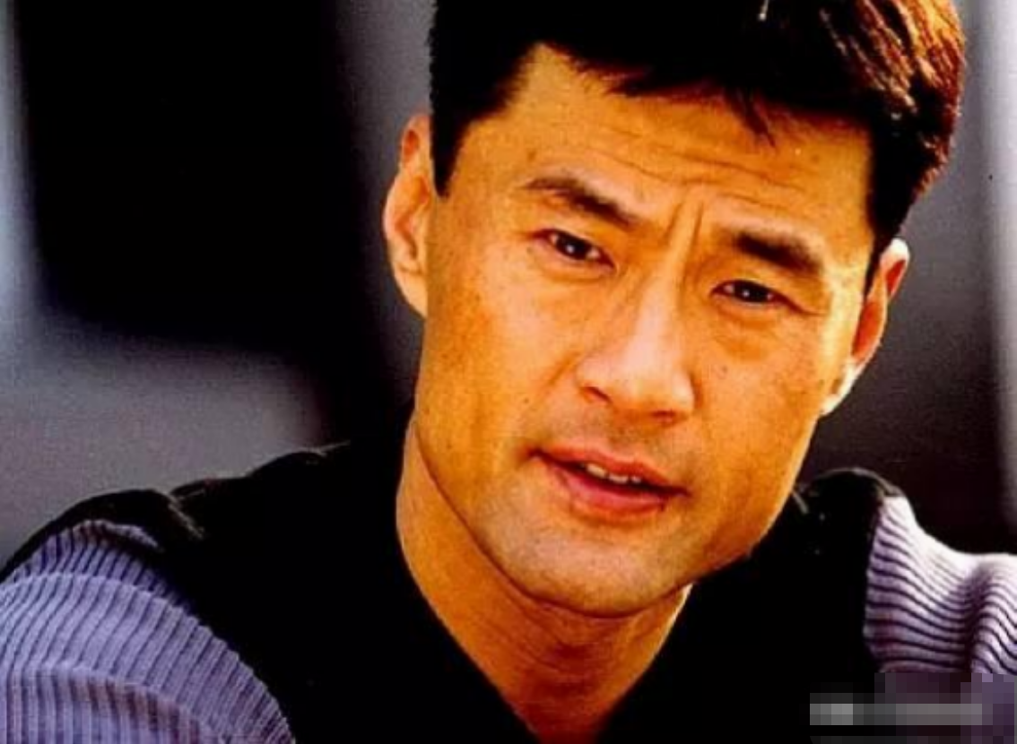 回顾于荣光:娶初恋女友为妻,63岁对簿公堂,离婚1年,他怎样了