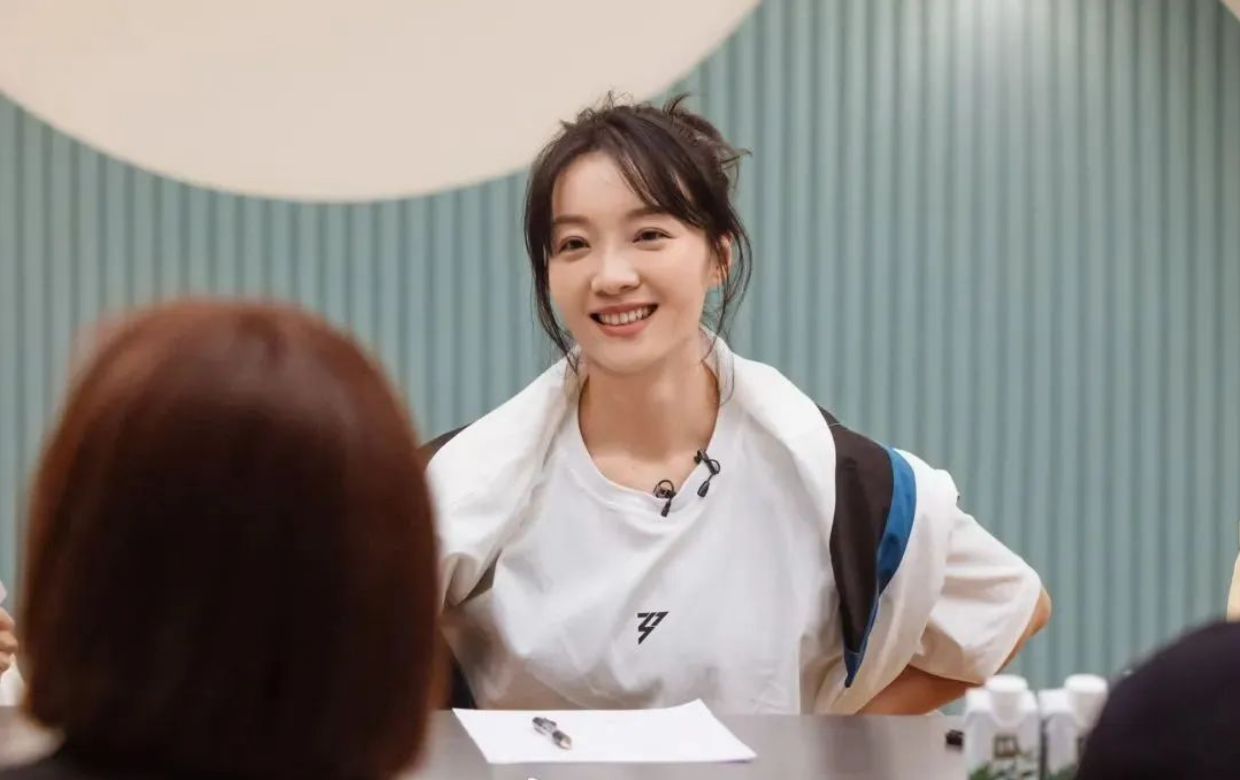 在《我就是演员》的一起节目中,齐溪和涂松岩一起合作了《岁月神偷》