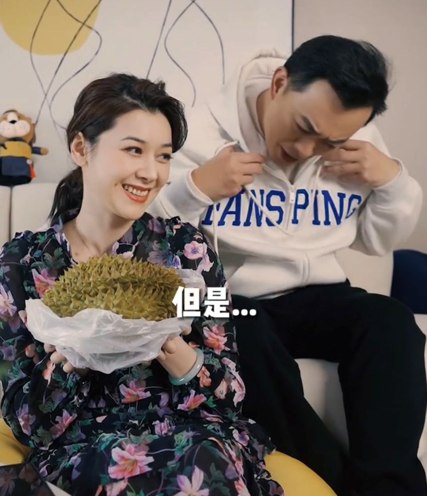 回顾黄海冰妻子甄锡:嫁大12岁丈夫,5年生一双儿女,越活越美丽