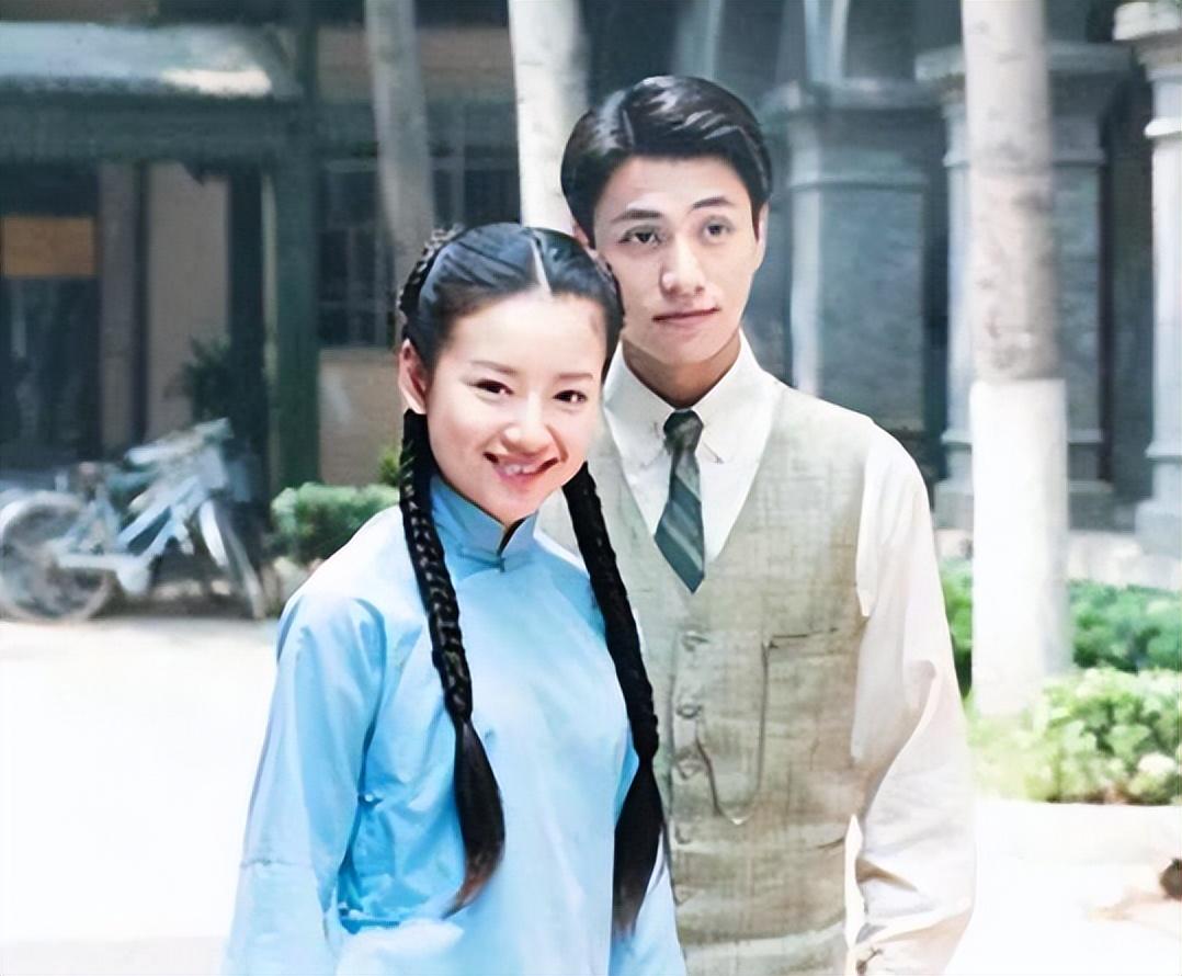 1976年陈坤在重庆市江北区出生了,但他小的时候父母就离婚,从小后跟着