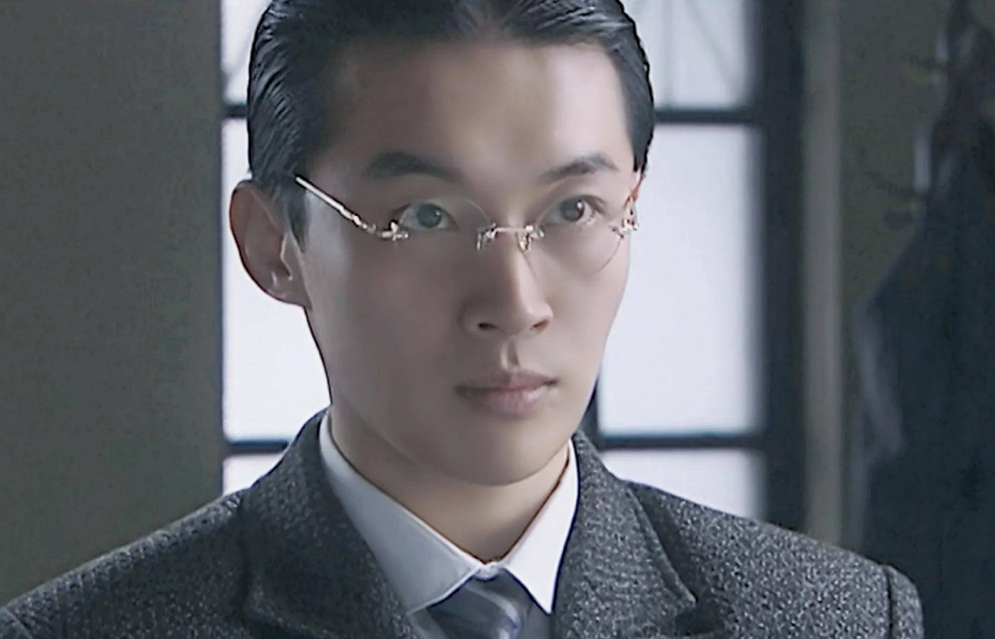 回顾曹磊:5岁被父亲抛弃,娶大学同学为妻,如今过得怎样?